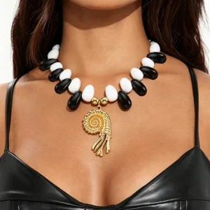 Kaimei Fashion Jewelry Ocean Black White Water Droplet Bead Necklace Animal Alloy Pendant Shell Resin Necklace for Women