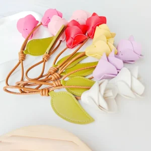 Kawaii Purple Faux Rose Flower Keychain 3D PU Leather Hanging Tulips Jewelry Magnolia Flowers Keyring Valentine’s Day Gift Charm