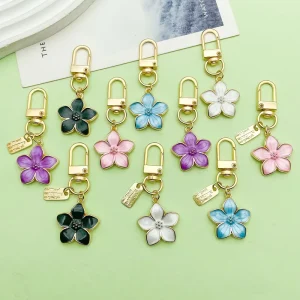 Keychain Promotional 3D Metal Flower Key Chains Cute Enamel Black Pink White Small Flower Designer Bag Fashion Pendants Charms
