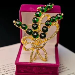 Korean Fashion Female Party Gift Elegant Gems Clothing Pin Accessories Alloy Brooch Pins for Engagement Occasions Fashion Brooch