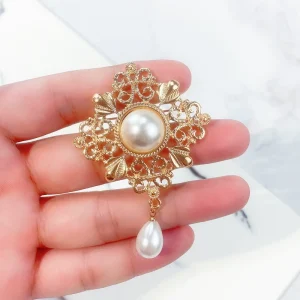 Korean Fashion Hollow Out Flower Pattern Brooch Personality Pearl Brooches Pins Clothing Corsage Jewelry