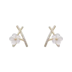 Korean Fashion Simple Sweet Zircon Crystal Flower Pendant Women’s Gold Color Plated Alloy