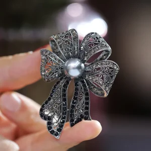 Korean Fashion Temperament Brooches Women Dress Suit Scarf Bow Pins Hollow out Pearl Rhinestone Bowknot Brooch Pin