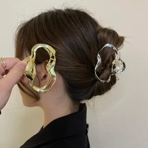 Korean Ins Style Hollow Metal Hair Clips Simple Design Shark Shaped Alloy Hair Accessories For Women And Girls
