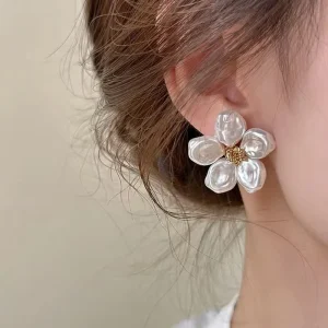 Korean Sweet Baroque Flat Pearl Flower Stud Earrings Elegant Temperament Floral Earring for Women Wedding Party Fashion Jewelry