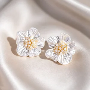 Korean style Elegant Light Luxury Camellia Pearl Earrings Delicate Gentle and Fashionable Stud Earring Jewelry for Women