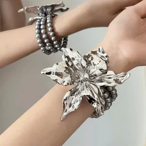 Lady’s Floral Elegance Silver Bracelet Feminine Bloom Wristlets Fashion Violet Flower Bead Wrist Bracelet