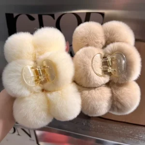 Large PC Pompom Sweet Style Handmade Hair Clip Extra large Plush Claw Back of head Shark Clip Hairpin Winter Headpiece