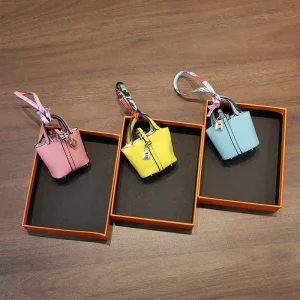 Leather Mini Backpack Keychain For Women Eco Friendly Durable Small Change Pouch Coin Purse Twist lock Key Headset