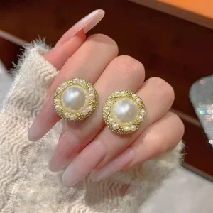 Light Luxury French Retro Pearl Earrings Women Simple Pearl Earrings Fashion Jewelry Round Stud Earrings