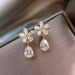 Light Luxury Sparkling Crystal Flower Earrings for Women Korean Style High end Earrings Designed Ear Accessories
