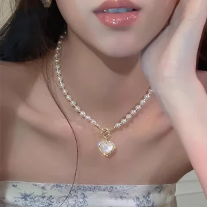 Luxurious Demure Chokers Pearl Necklace with White Pearls Alloy High End Collarbone Fashion Accessory for Women