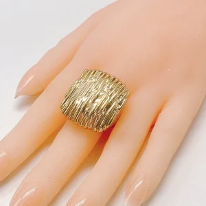 Luxurious Exaggerated Hollow Large Ring Alloy Ring Gold Plated Smooth Fashion Ring