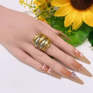 Luxurious Exaggerated Hollow Large Ring Italy Brazil Dubai Nigeria USA Africa Europe Alloy Ring Gold Plated Smooth Fashion Ring