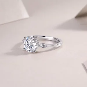 Luxury 2 Carat Moissanite Gemstone Super Sparkling 4 Claws Women’s Ring Fashion Wedding Jewellery