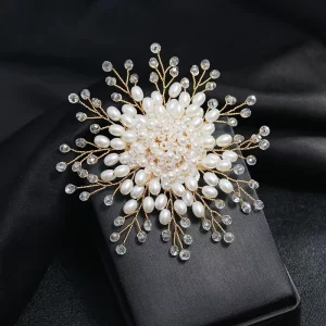 Luxury Handmade Snowflake Brooch with Pearl and Crystal Beads Gold Floral Pin Fashion Jewelry for Coat Suit Dress Accessory