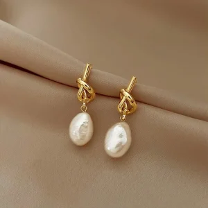 Luxury High Fashion Drop Earrings Geometric Copper With Knotted Pearl Flower Pattern Earrings