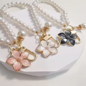 Luxury PU Metal White Pearl Cherry Blossom Pendant Keychain Minimalist Metal Bag & Key Ornament