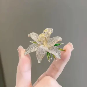 Luxury Rhinestone Lily Flower Brooch Gold Plated Crystal Floral Pin Elegant Women Fashion Jewelry for Coat Suit Dress Accessory