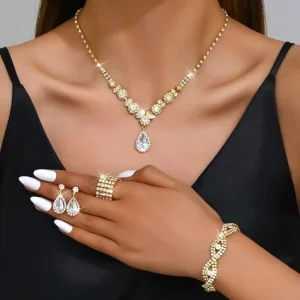 Luxury Women’s Gold Silver Plated Fashion Pendant Necklaces with Hot Drop Diamond Copper Alloy Chain Claw Earrings Made in China