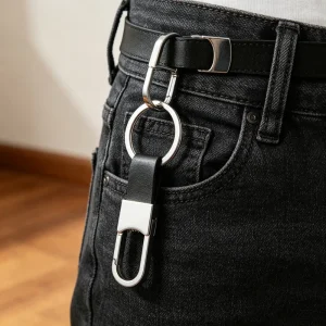 Men’s and Women’s Fashion Leather Keychains Light Metal Waist Hanging Keyrings Gift Keychains