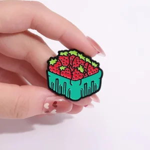 Metal Cartoon Pin Strawberry Basket Enamel Brooch Pin Mother’s Day Gift Decorative Metal Crafts Lapel Pins for Clothes