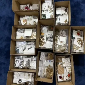 Mixed Fashion Jewelry Factory 80-120Pcs Per KG Random Mix Earrings Necklaces Bracelets Rings Bulk Costume Jewelry