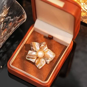 Natural Baroque Pearl Five-leaf Brooch Vintage Formal Dress Fashion Accessories