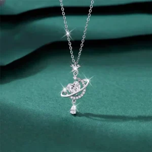 Necklace Accessories for Girls Light Luxury Niche High-end Design Autumn New Item Heart-shaped Design Collarbone Chain
