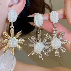 New Fashion Jewelry Vintage Pleated Pearl Flower Earrings Exquisite Palace Earrings Luxury High end Earrings