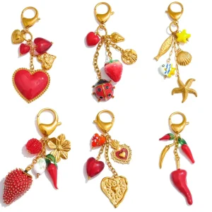 New Fashionable Keychains with Heart and Strawberry Charms Multi Pendant Colorful Chili and Ocean Summer Bag Accessories