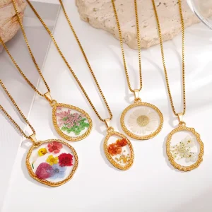 New French Vintage Style Resin Dried Flower Pendant Forest Pastoral Small Floral Stainless Steel Gold plated Necklace Women