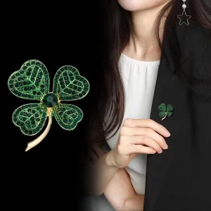 New Luxury Broche Designer Four Leaf Clover Brooches Shiny Full Rhinestone Zircon Brooch Pin Winter Suit Clothing Decorations