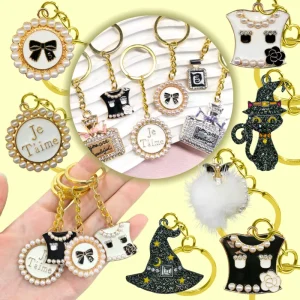 New Styles Quality Guarantee Luxury Decor Metal Keychains Hat Bag Charm Trendy Black White Key Ring Gift for Kid Adult