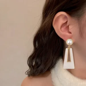 New Women’s Exaggerated Pearl Acrylic Trapezoidal Geometric Earrings Fashion Silver Needle Design