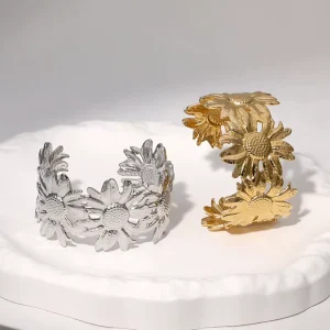 Non tarnish Hot selling Stainless Steel Wide Version Sunflower Bracelet Women’s 18k Gold Exquisite High end Light Luxury Hand