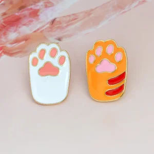 Pins Metalicos OEM Cat Dog Footprint Brooch Cute Pink Animal Footprints Enamel Lapel Pin Funny Cartoon Theme Souvenir