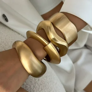 Punk Style Metal Fashion Cuff Bracelet for Spring and Summer Matte Wide with Irregular Design and Spring Buckle