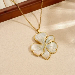 Radiant Statement Flower Charm Necklace Hypoallergenic Stainless Steel Chic Fashion Accessory