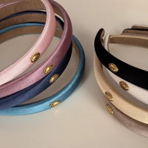 Retro Gold Badge Delicate Headband with High-end Feel Fashionable and Casual Hair Accessories for Women