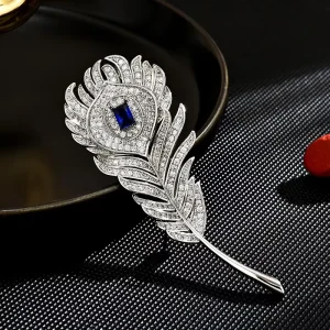 Retro and Fashionable Brooch Accessories Diamond encrusted Personalized Brooches New Styles