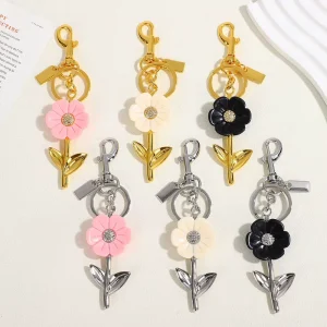 Rhinestone Decor Flower Keychain Metal Key Ring Fashion Bag Charm for Women Daily Decor Gift