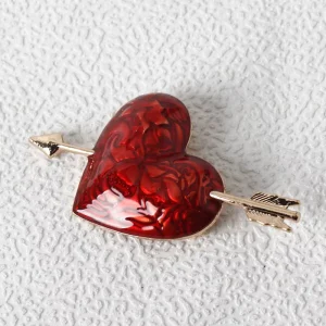 Romantic Alloy Red Lovers Brooches for Women Valentine’s Day Gift Red Heart Designer Fashion Brooches Pin Accessories