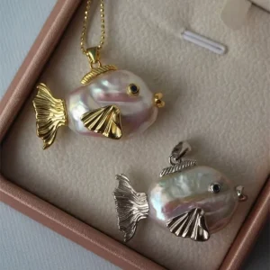 Sea World Design Gold Plated Kissing Fish Necklace Big Head Fish Pendant on Link Chain with Natural Pearl Collarbone Jewelry
