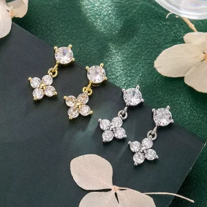 Set with Zircon Copper shaped Four leaf Flower Pattern Earrings Fashionable and Luxurious Women’s Accessories Exquisite Gifts