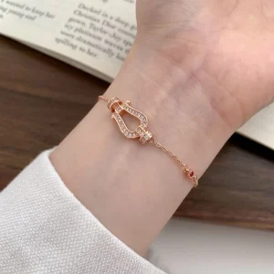 Simple Fashion Versatile Elegant Personality Luxury Geometric Lines Bracelet Hand Jewelry Gift for Daily Wear