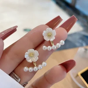 Simple Pearls Gold Color Stud Earrings for Women New Trendy Party Jewelry Design Flower Studs Sensational Look