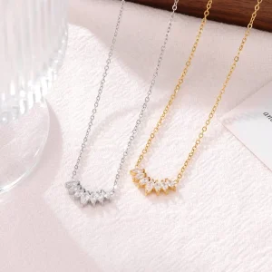Simple Petal Necklace Versatile Trendy Diamond-Encrusted Clover Necklaces Exquisite and Sophisticated Personalized Jewelry