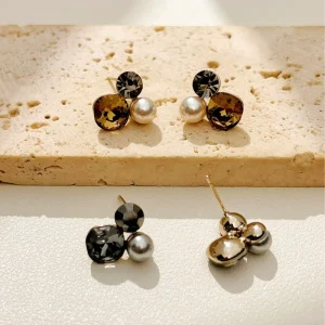Simple and Niche Crystal Earrings Brass Fashionable High end and Light Luxury Commuting Accessories