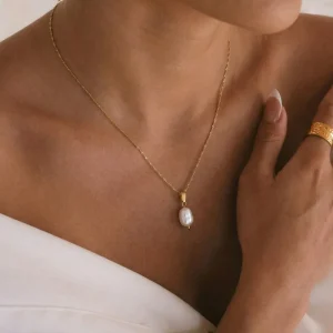 Single Natural Pearl Charm Pendant Waterdrop Pearl Choker Necklace Stainless Steel Gold Plating Thin Chain Necklace